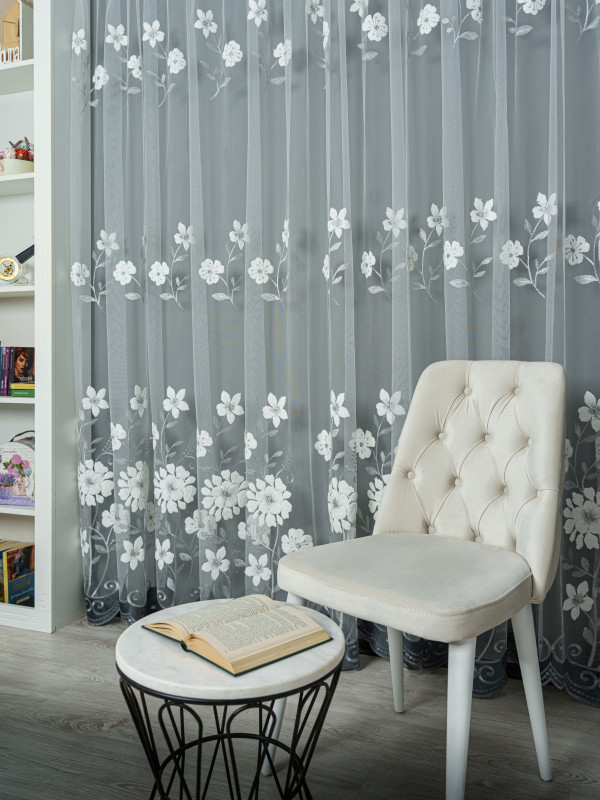 Perdea tulle brodat, alb/gri Perdea tulle brodat, alb/gri