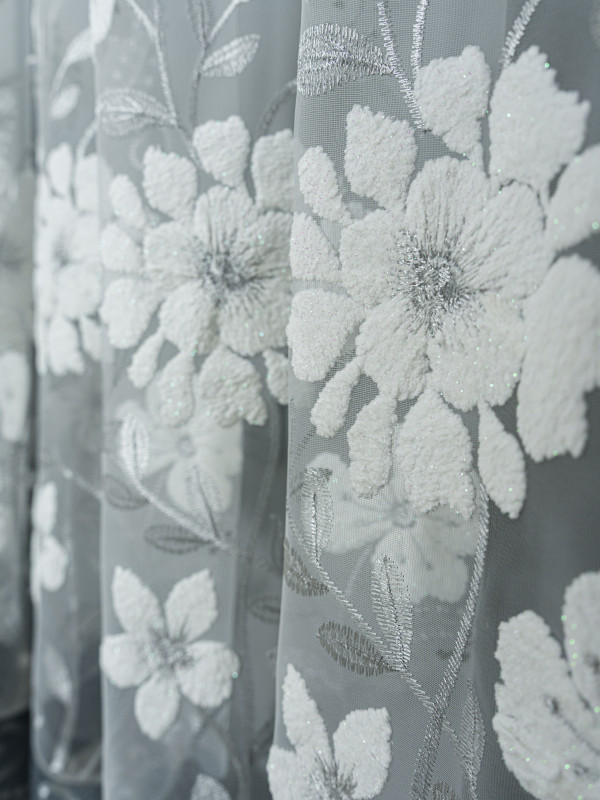 Perdea tulle brodat, alb/gri Perdea tulle brodat, alb/gri