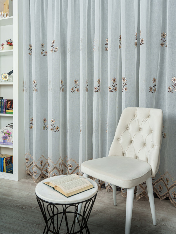 Perdea tip in brodat, ivoire/maro Perdea tip in brodat, ivoire/maro