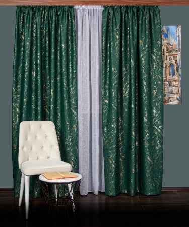 Draperie verde cu insertii aurii/argintii Draperie verde cu insertii aurii/argintii
