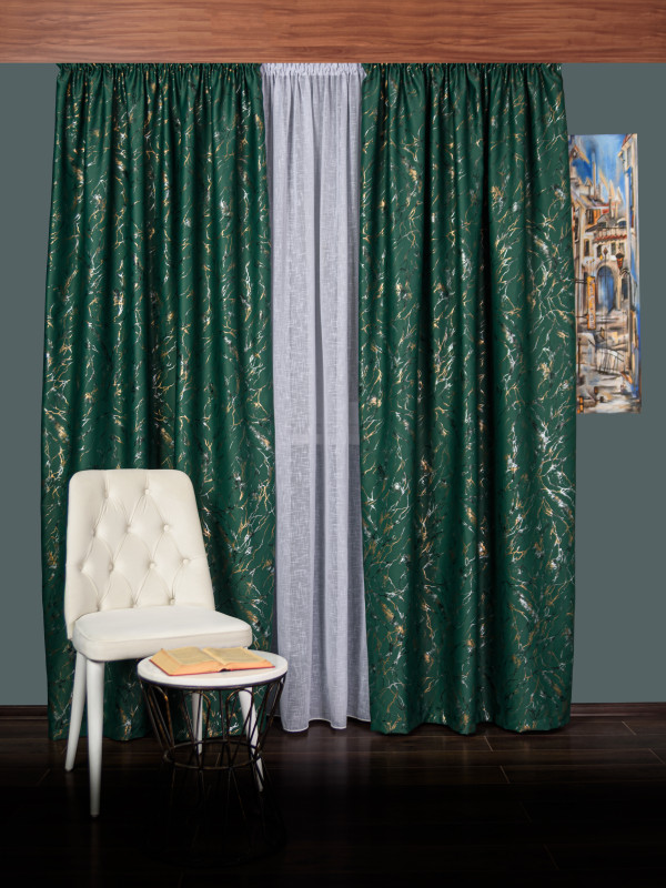 Draperie verde cu insertii aurii/argintii