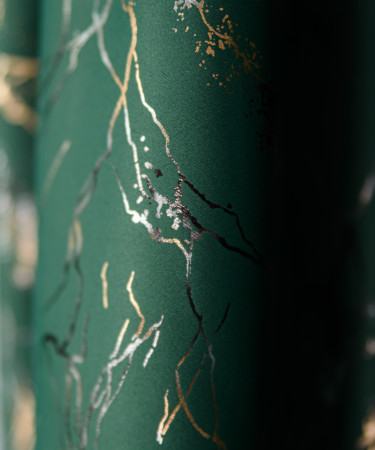 Draperie verde cu insertii aurii/argintii Draperie verde cu insertii aurii/argintii