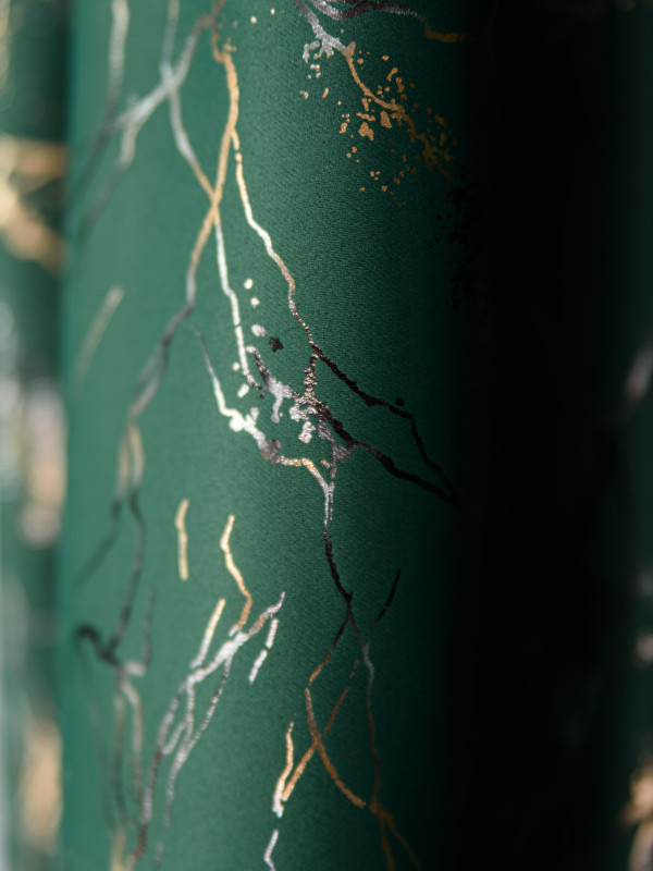 Draperie verde cu insertii aurii/argintii