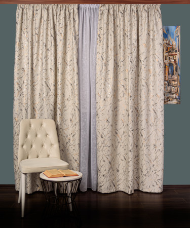 Draperie crem cu insertii aurii/argintii Draperie crem cu insertii aurii/argintii
