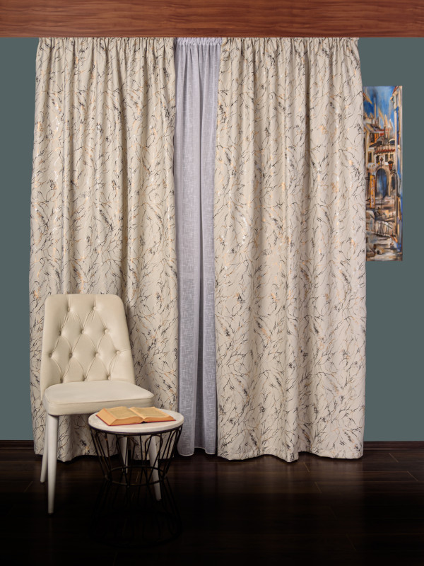 Draperie crem cu insertii aurii/argintii