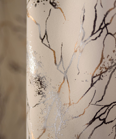 Draperie crem cu insertii aurii/argintii Draperie crem cu insertii aurii/argintii