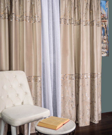 Draperie catifea bej cu model auriu Draperie catifea bej cu model auriu