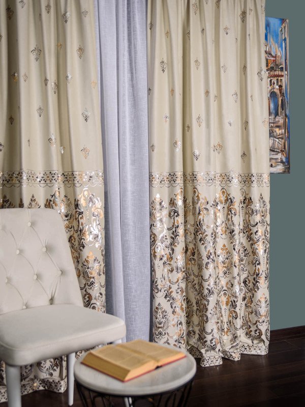 Draperie catifea crem cu model auriu