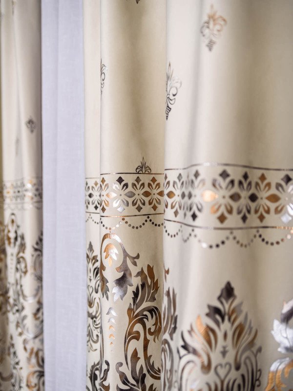 Draperie catifea crem cu model auriu