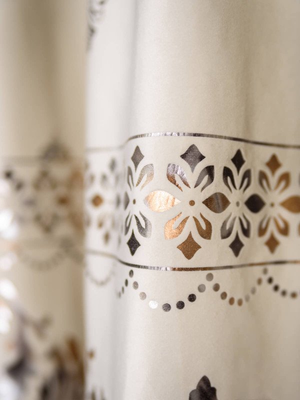Draperie catifea crem cu model auriu