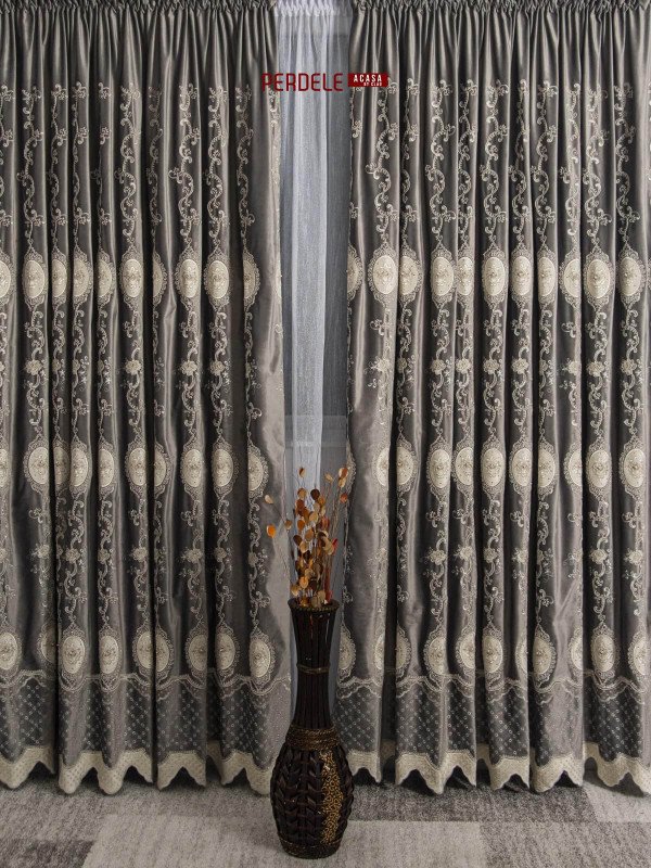 Draperie catifea gri cu broderie