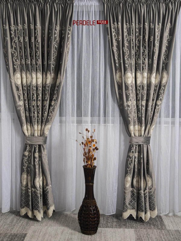 Draperie catifea gri cu broderie