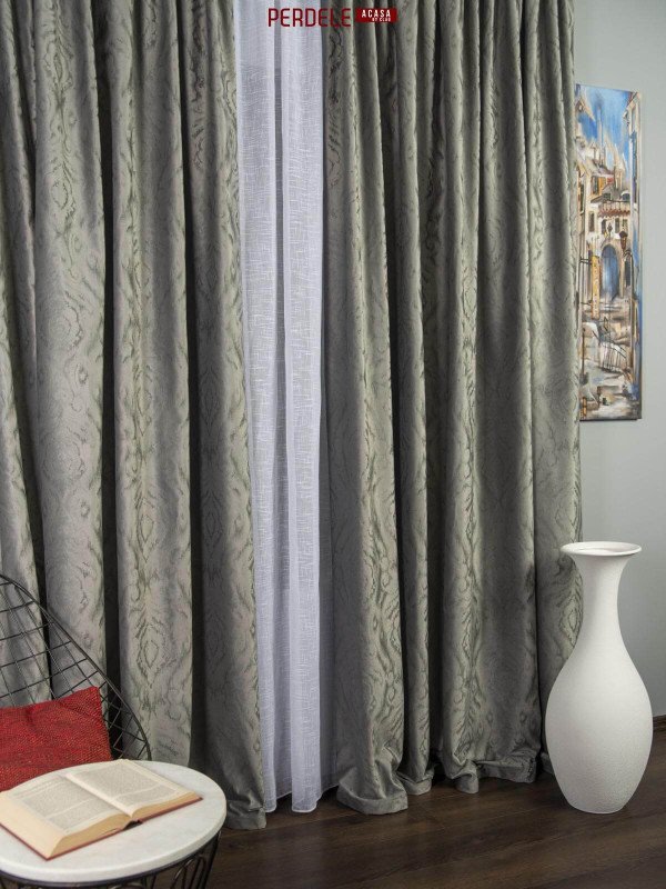 Draperie catifea gri deschis cu model