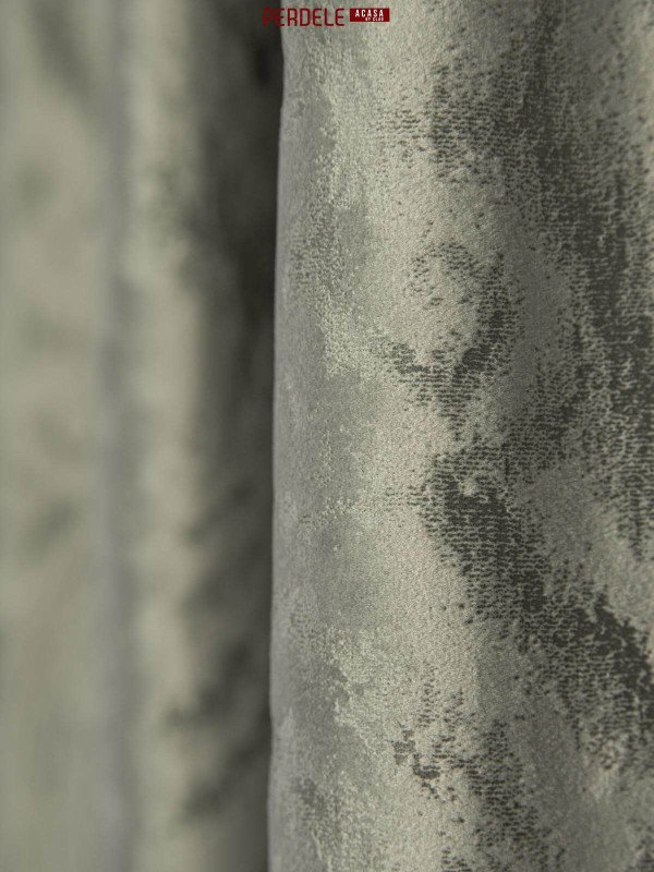 Draperie catifea gri deschis cu model