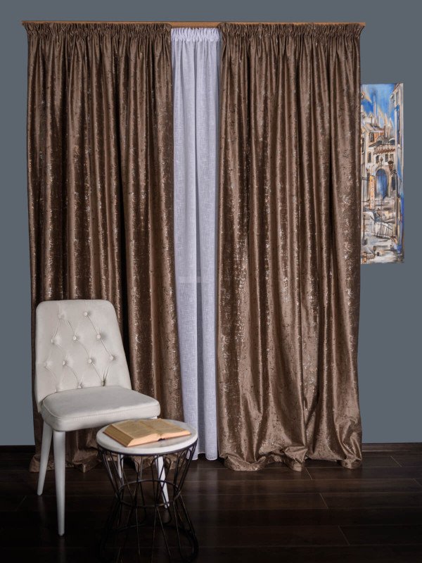 Draperie catifea maro insertii aurii/argintii