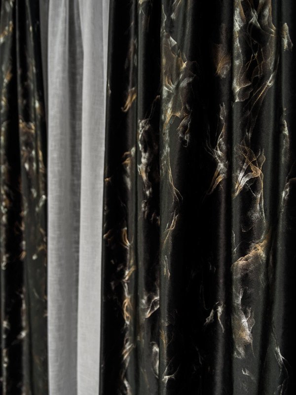Draperie catifea negru cu insertii auriu