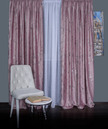 Draperie catifea roz cu insertii aurii Draperie catifea roz cu insertii aurii