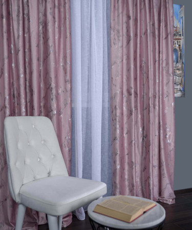 Draperie catifea roz cu insertii aurii Draperie catifea roz cu insertii aurii