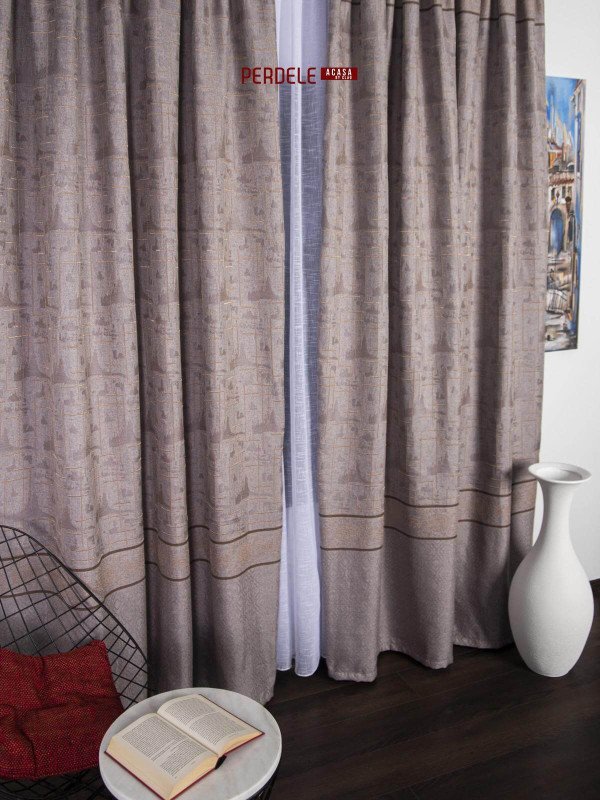 Draperie in maro