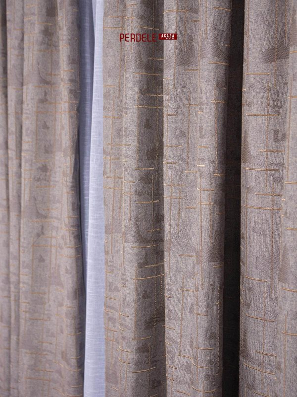 Draperie in maro