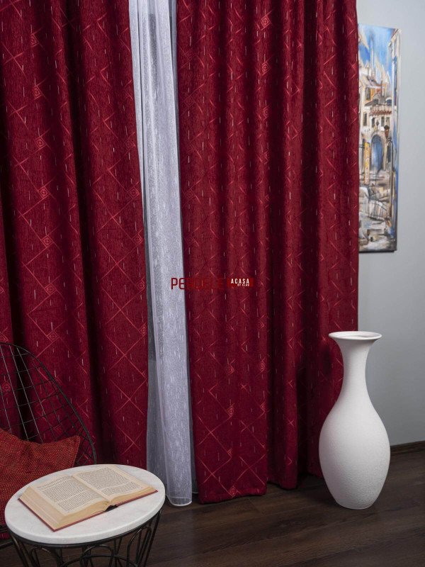 Draperie raiat grena cu patrate