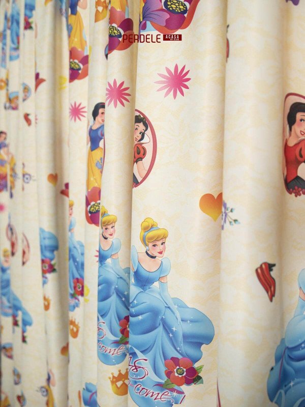 Draperie saten model copii