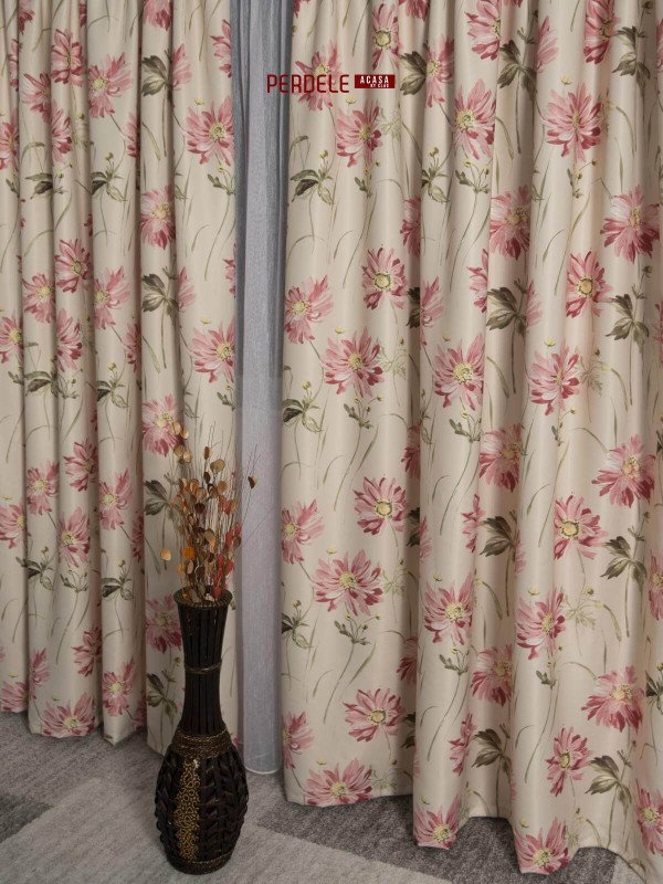 Draperie saten model flori crem,roz Draperie saten model flori crem,roz
