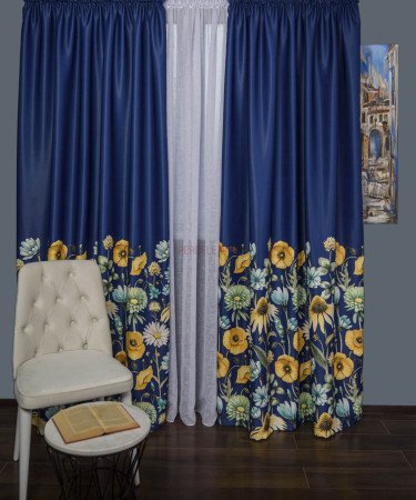 Draperie satin albastru,flori multicolore Draperie satin albastru,flori multicolore