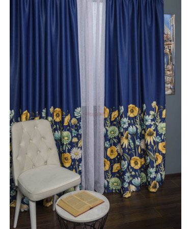 Draperie satin albastru,flori multicolore Draperie satin albastru,flori multicolore