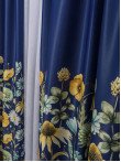 Draperie satin albastru,flori multicolore