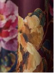 Draperie satin grena,flori multicolore