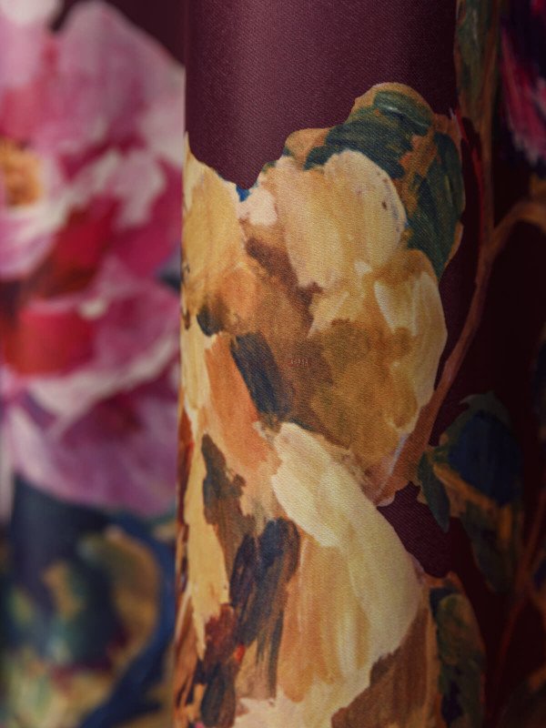 Draperie satin grena,flori multicolore