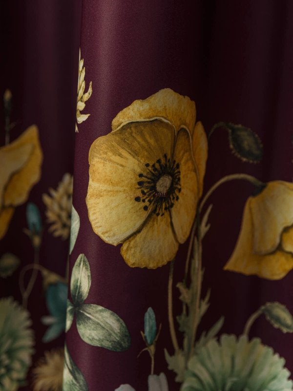 Draperie satin grena,flori multicolore