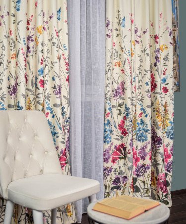 Draperie satin model flori multicolore Draperie satin model flori multicolore