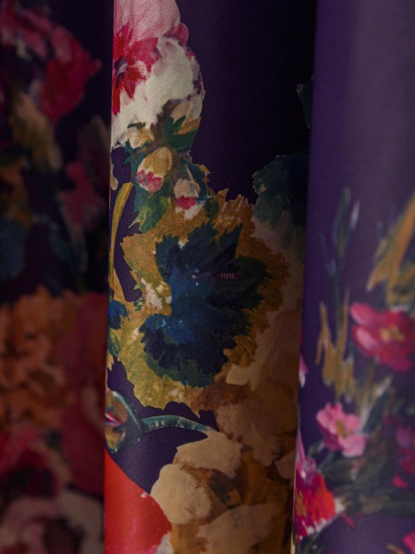 Draperie satin mov,flori multicolore