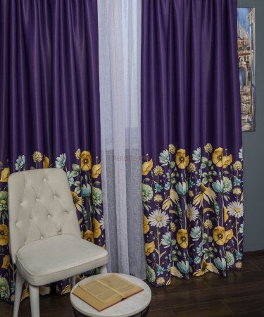 Draperie satin mov,flori multicolore Draperie satin mov,flori multicolore