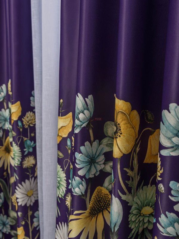 Draperie satin mov,flori multicolore