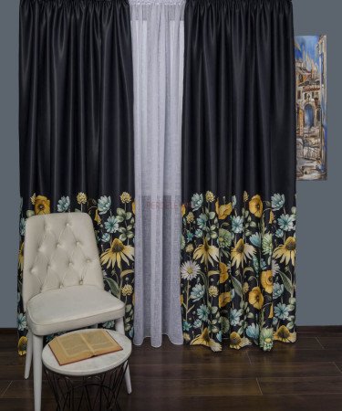 Draperie satin negru,flori multicolore Draperie satin negru,flori multicolore