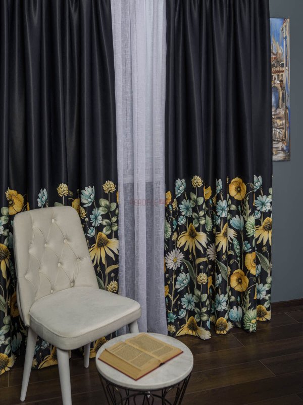 Draperie satin negru,flori multicolore