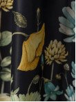 Draperie satin negru,flori multicolore
