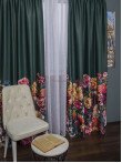 Draperie satin verde,flori multicolore