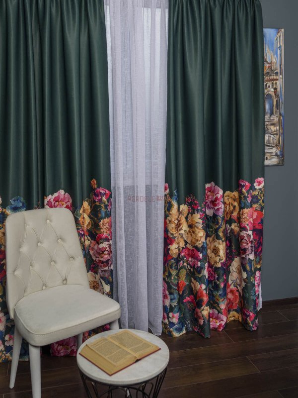 Draperie satin verde,flori multicolore