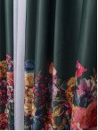 Draperie satin verde,flori multicolore