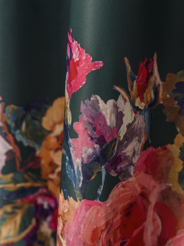 Draperie satin verde,flori multicolore