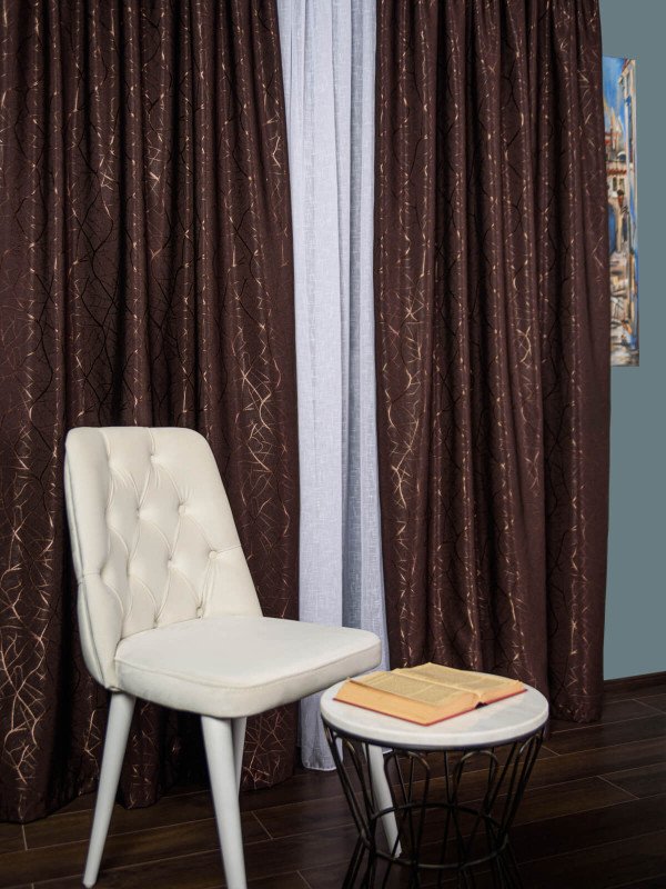 Draperie tip in maro