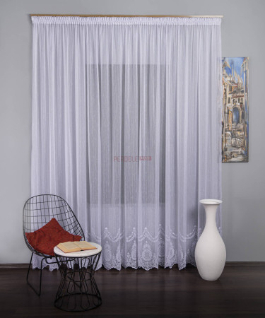 Perdea borangic brodat cu bordura alb