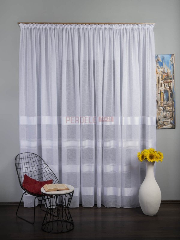 Perdea in alb