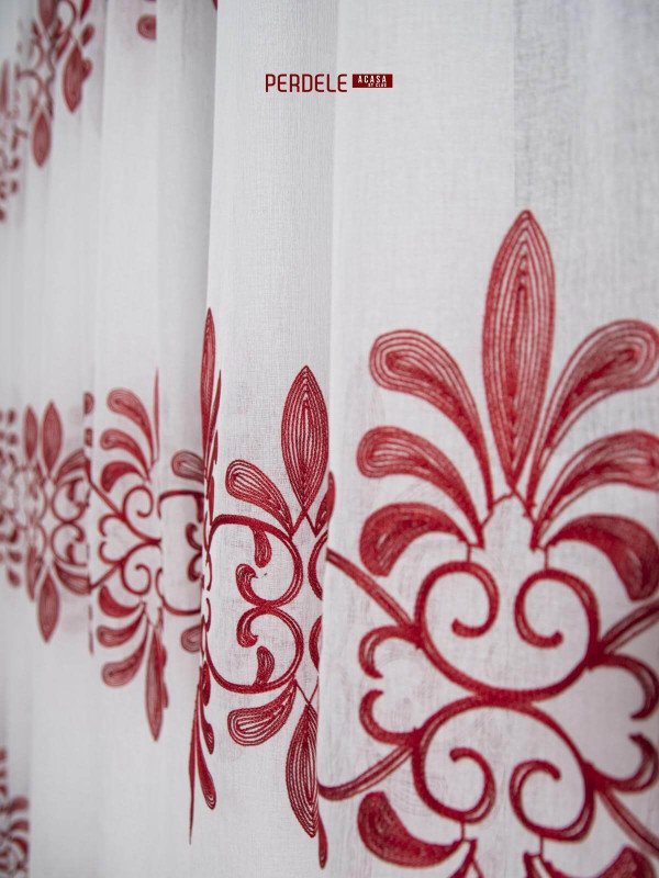 Perdea in brodat alb ,rosu