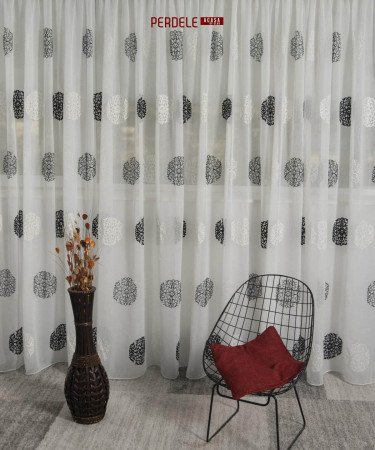 Perdea in brodat alb,negru