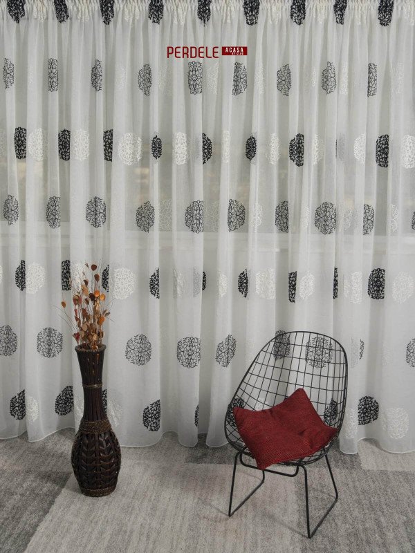 Perdea in brodat alb,negru